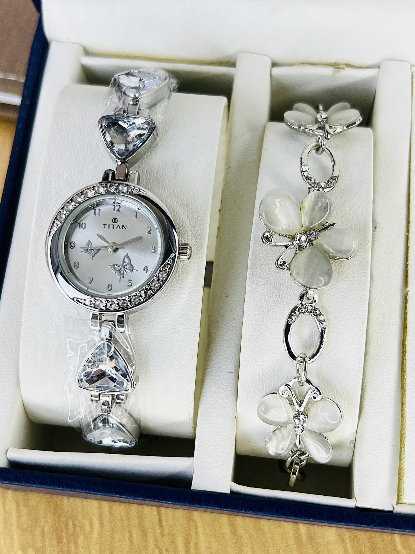 Titan Butterfly Edition – Women's Watch & Bracelet Jewelry Set